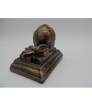 Statuette pompier résine casque gant