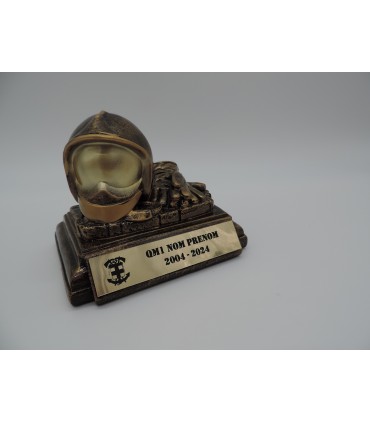 Statuette pompier résine casque gant