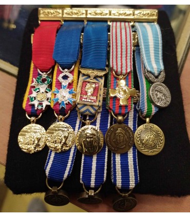 Montage médailles et barettes (sur devis)