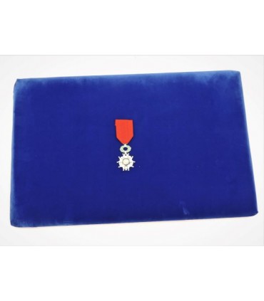 COUSSIN Porte Médailles