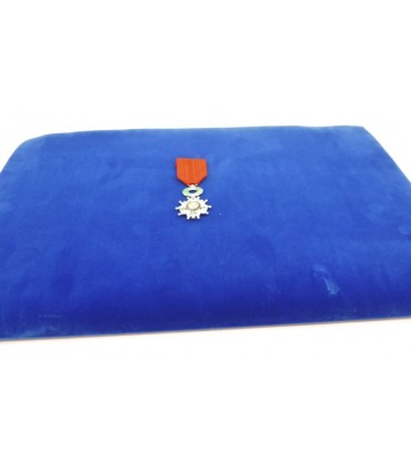COUSSIN Porte Médailles